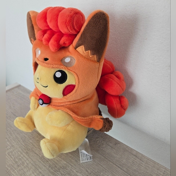 Pokemon Center Vulpix Cape Pikachu Plush 2017 9" Pokemon Plush Toy Poncho - Picture 2 of 7